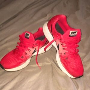 Nike Zoom Pegasus 34 men’s size 9 Red and black in wonderful condition